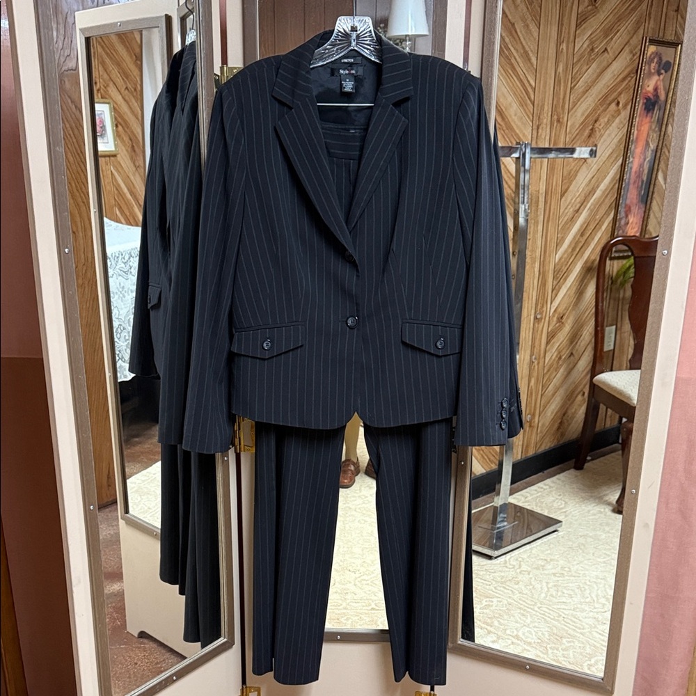 Style & Co stretch size 12. 2 piece suit Black pinstriped